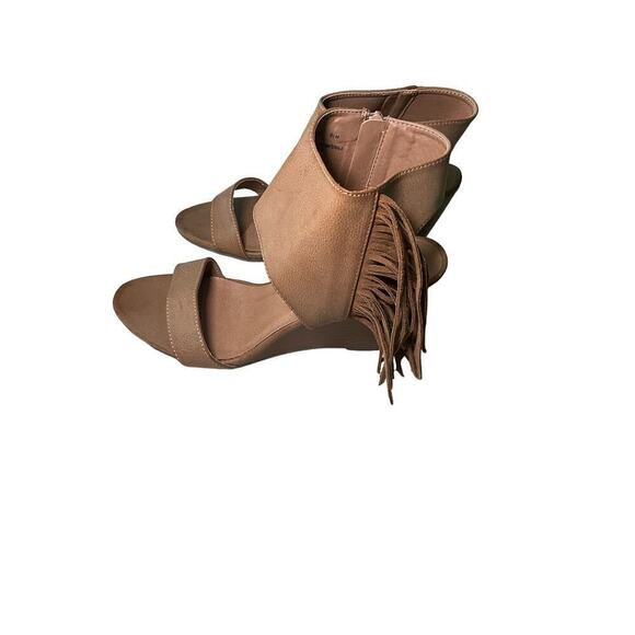 Rampage Wollie Strappy Sandal Women's 9 Brown Leather Fringe Wedge Heel Peep Toe - Picture 2 of 7